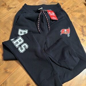 NWT Tampa Bay Buccaneers Ultra Game Black Sweatpants / Joggers - Men’s Small